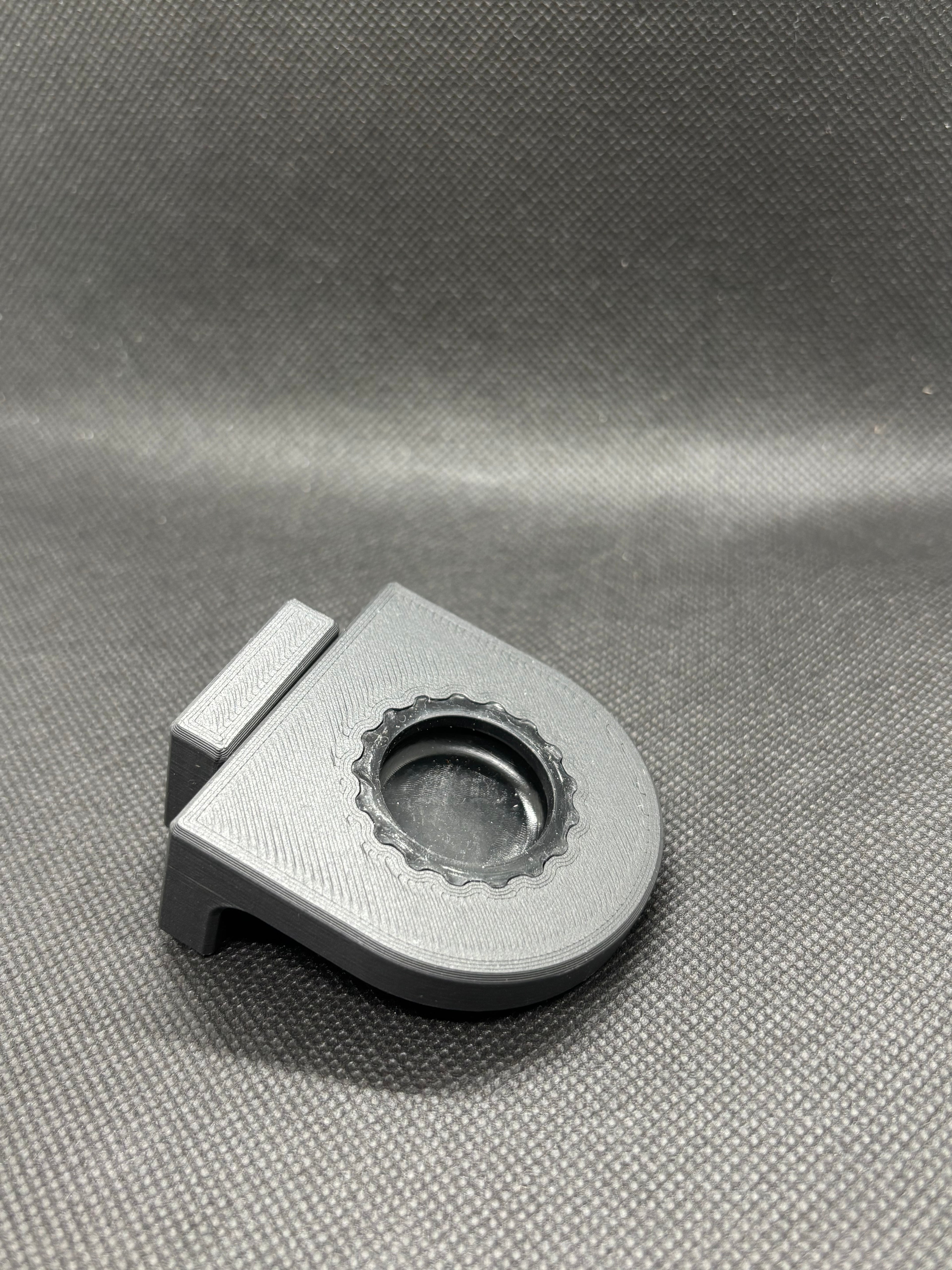 Magnetic Single Bottle Cap Feeding Ledge w/ Cap