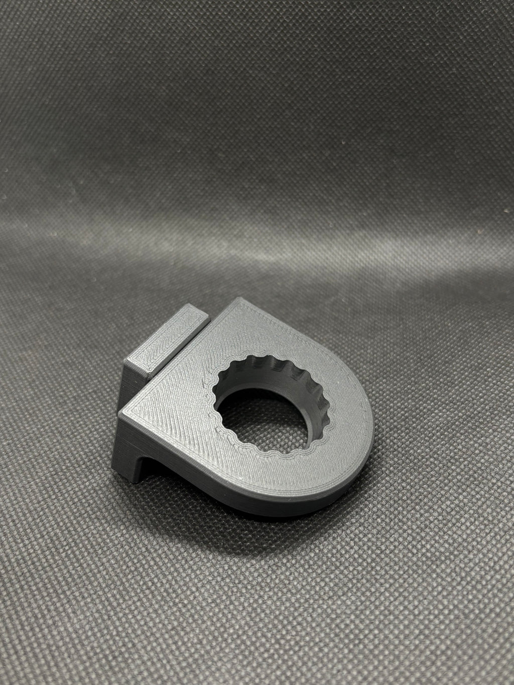 Magnetic Single Bottle Cap Feeding Ledge