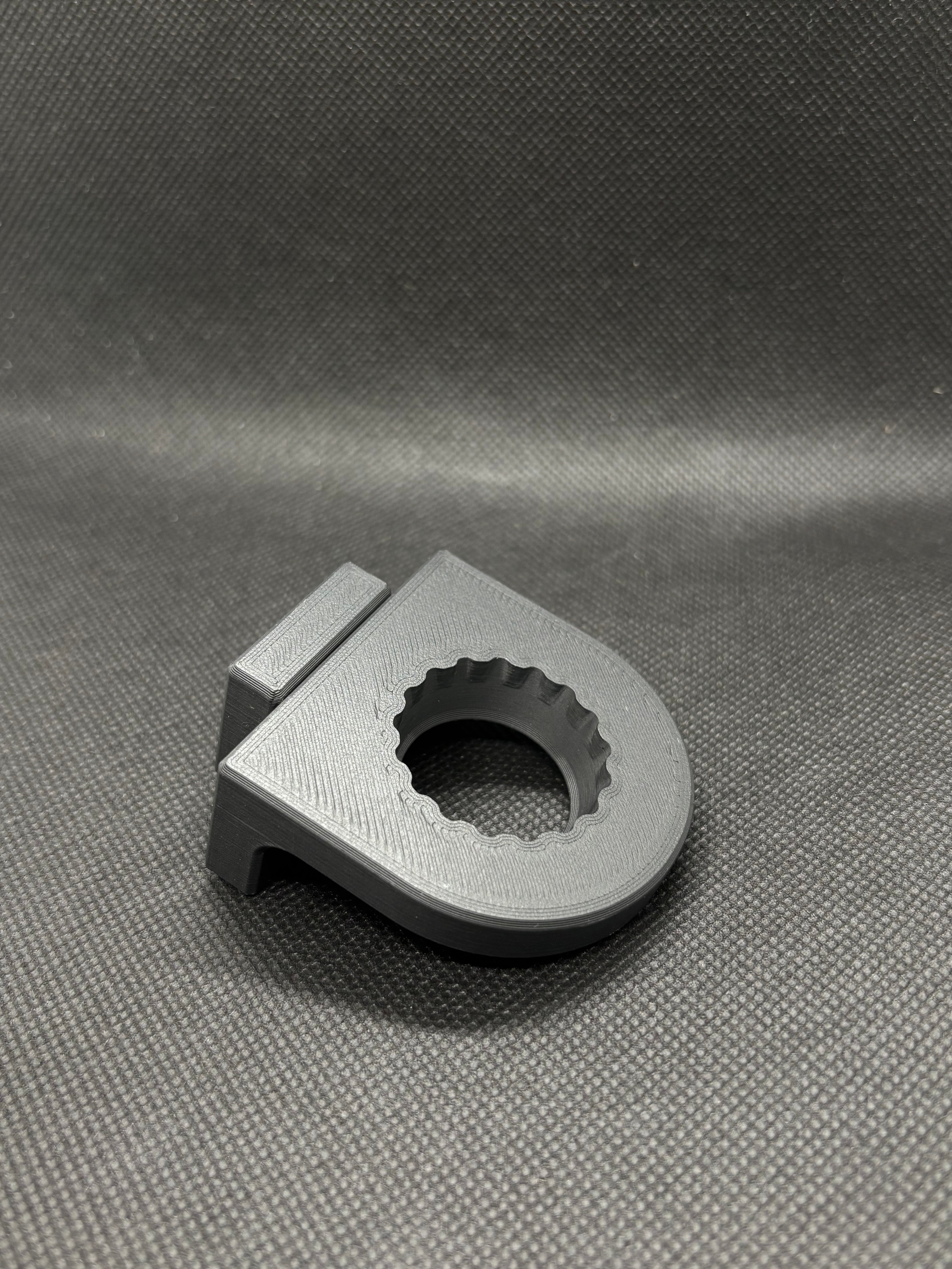 Magnetic Single Bottle Cap Feeding Ledge