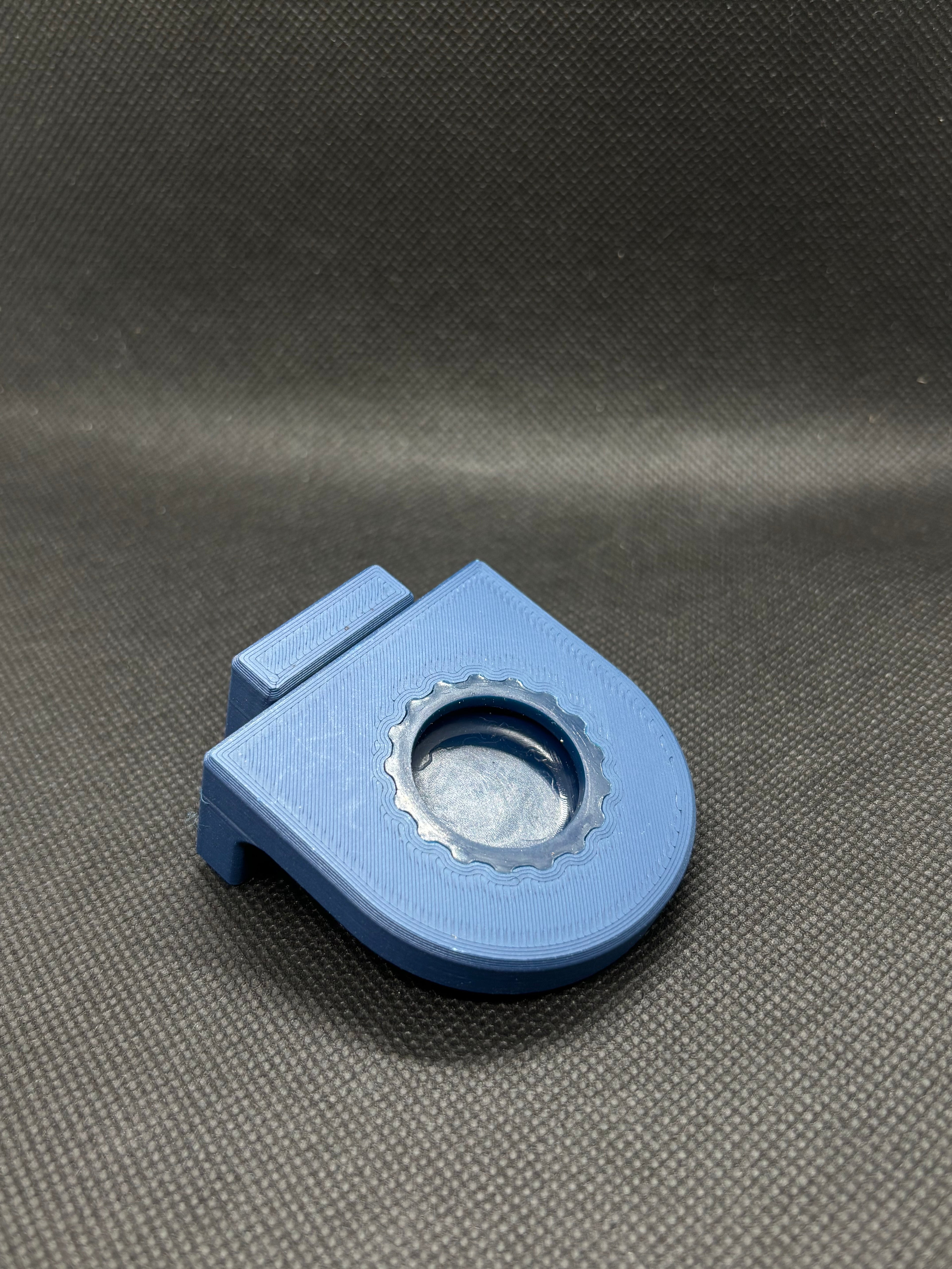 Magnetic Single Bottle Cap Feeding Ledge w/ Cap