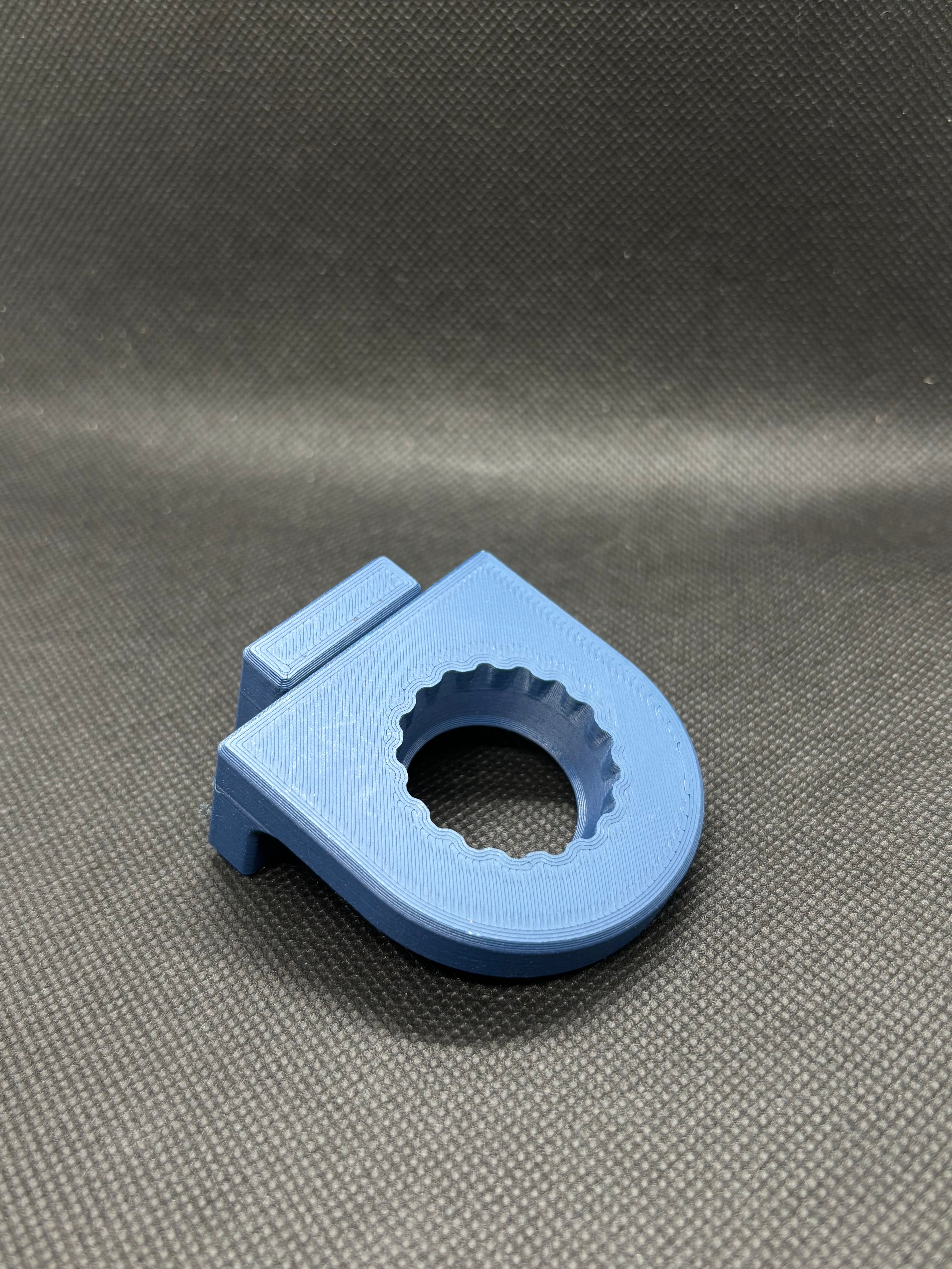 Magnetic Single Bottle Cap Feeding Ledge