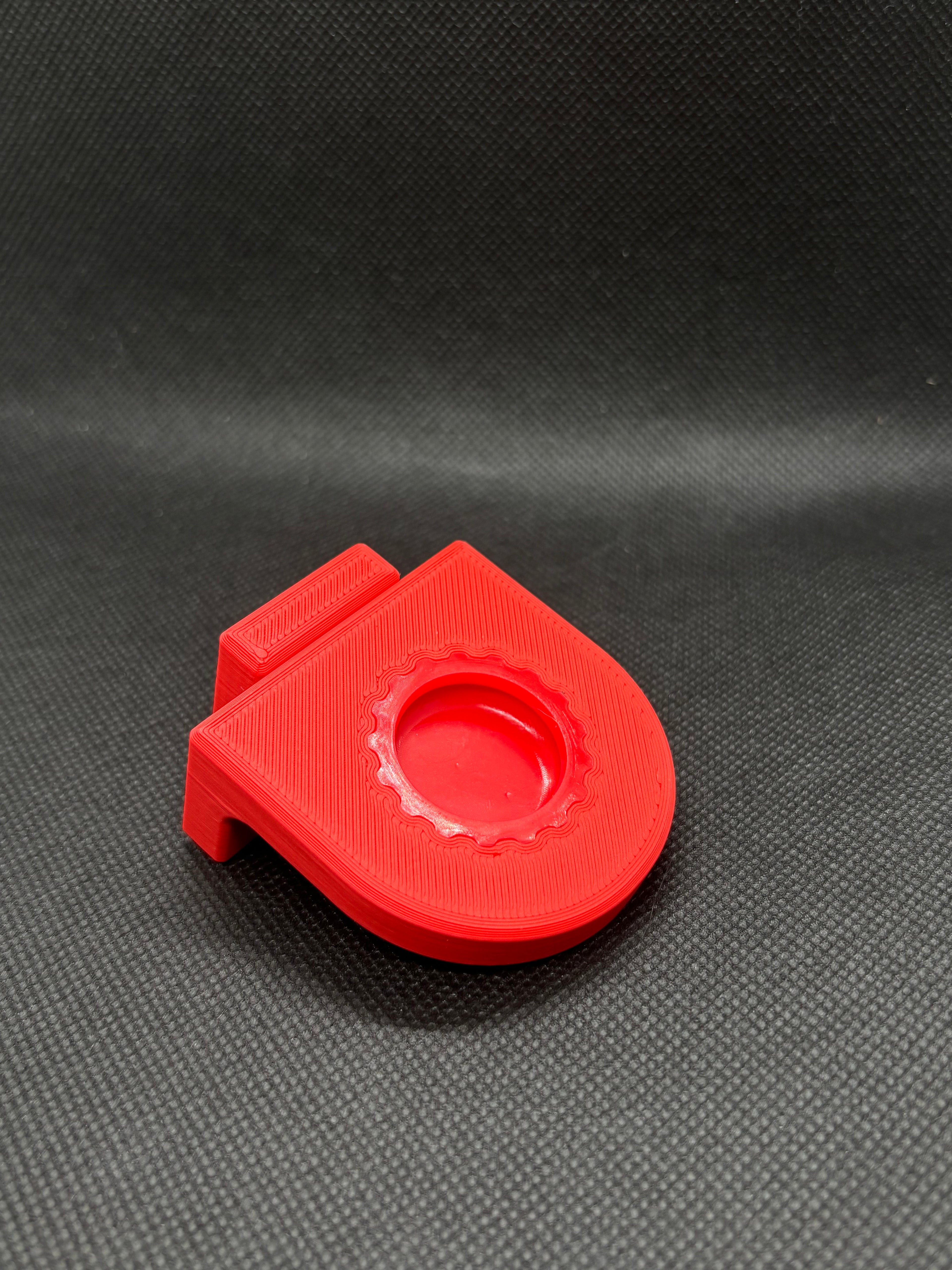 Magnetic Single Bottle Cap Feeding Ledge w/ Cap