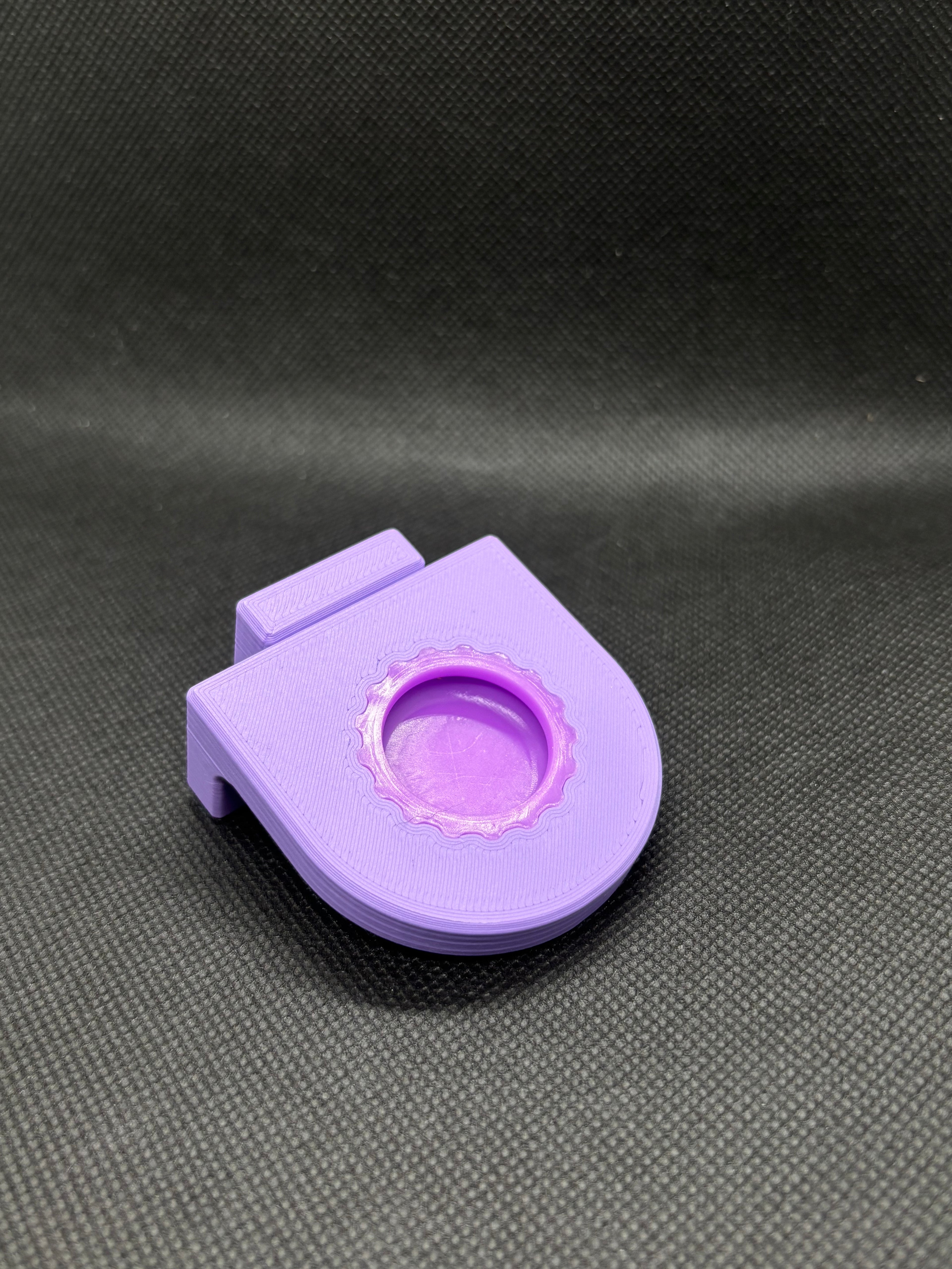 Magnetic Single Bottle Cap Feeding Ledge w/ Cap