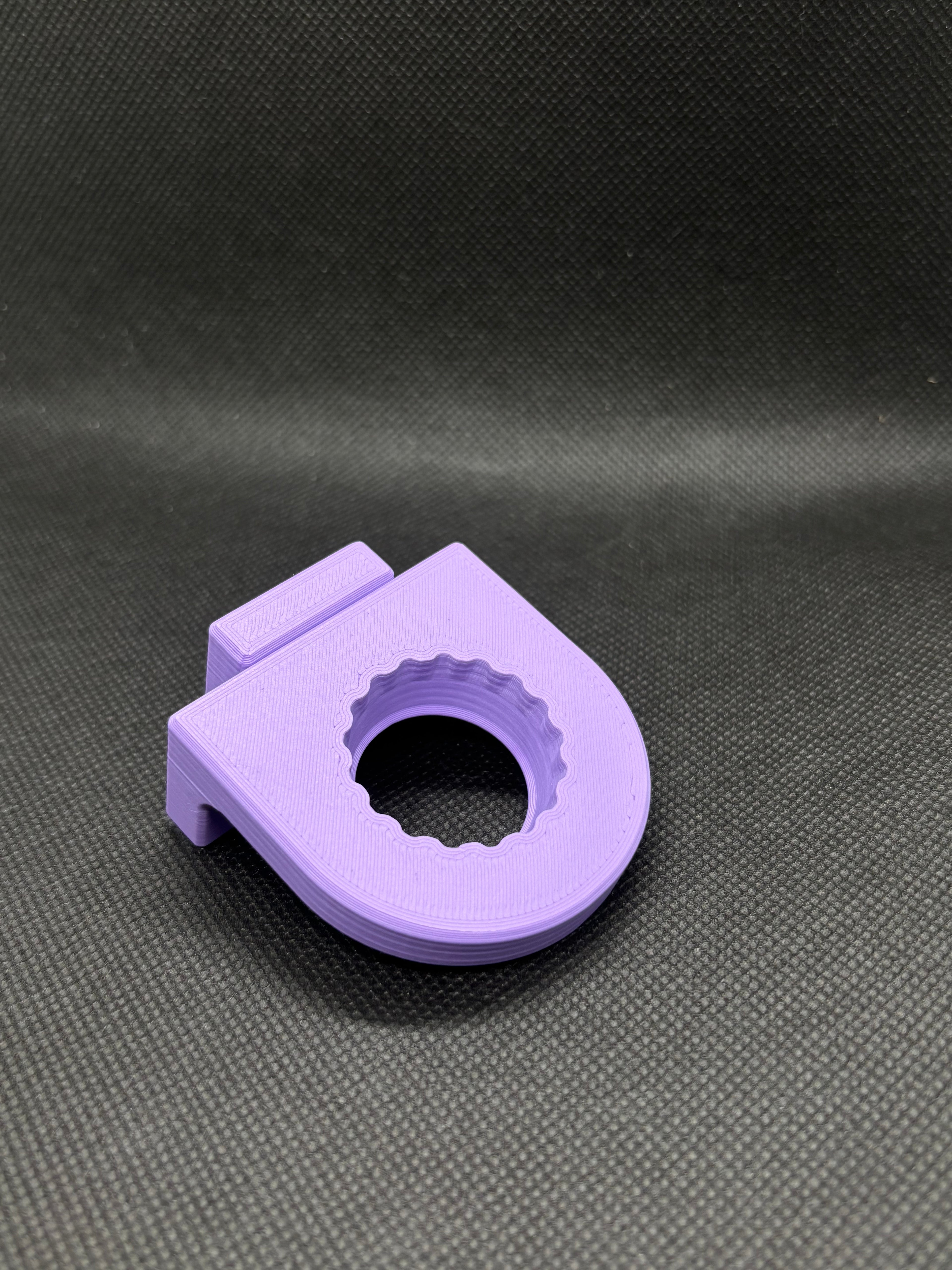 Magnetic Single Bottle Cap Feeding Ledge